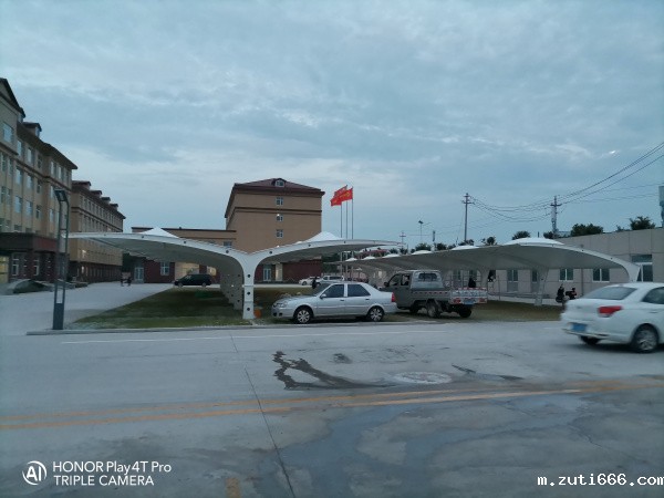 2、车棚膜结构   ：诸城食品厂车棚膜结构(1)